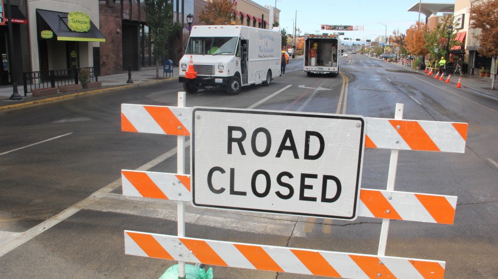 City of Yakima wastewater crews work to fix a broken water main that shut down Yakima Avenue for several days. 