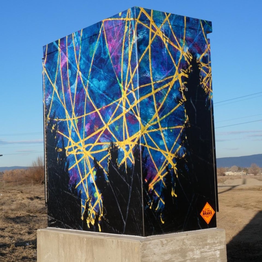 JF02004 ボックスアート Local Artists Add Final Touches to Maricopa's Traffic Signal Box
